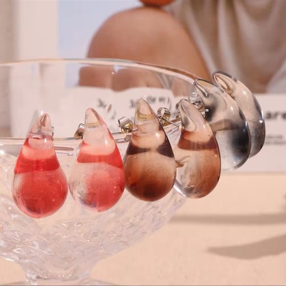 ▪️Transparent Red Resin Waterdrop Earrings - Picture 5 of 15
